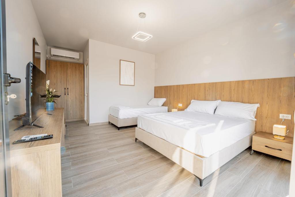 Postel nebo postele na pokoji v ubytování TIA Layover Rooms