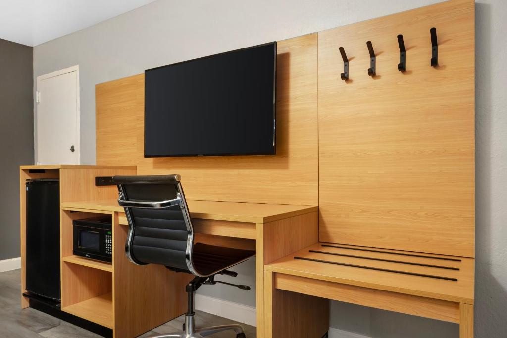Quality Inn and Conference Center Tampa-Brandon - 
