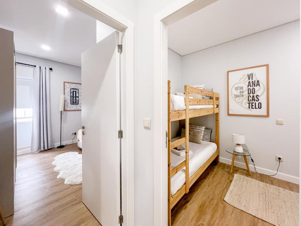 Postel nebo postele na pokoji v ubytování Viana Central - Historical City Centre Apartment