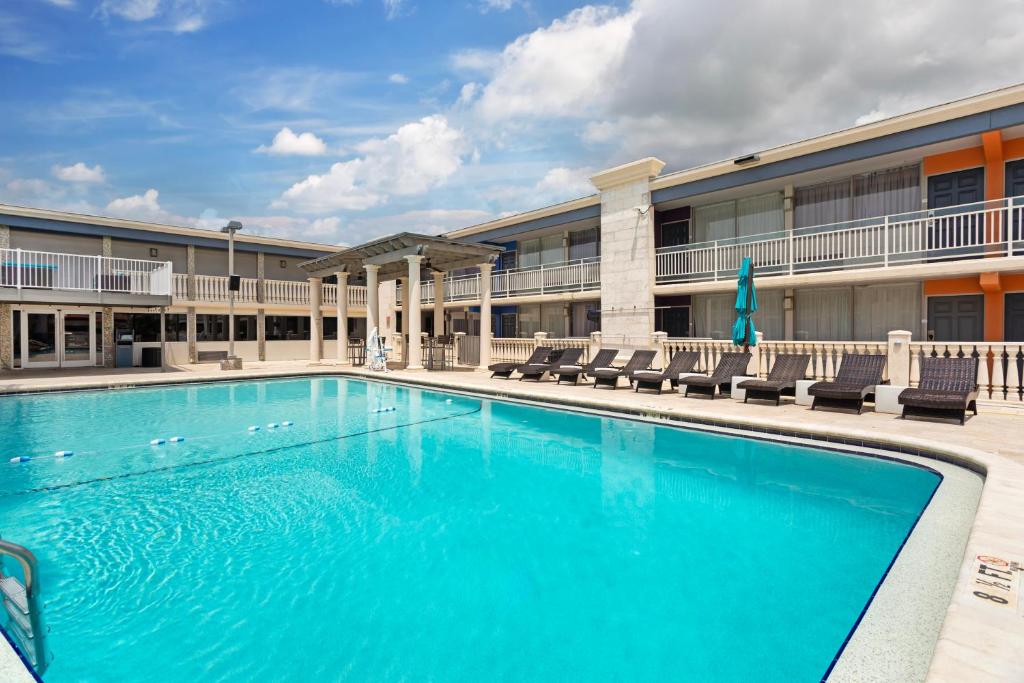 Quality Inn and Conference Center Tampa-Brandon - 