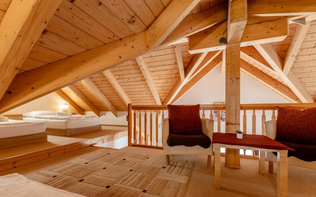 Postel nebo postele na pokoji v ubytování Rodinné apartmány Rafael Bedřichov