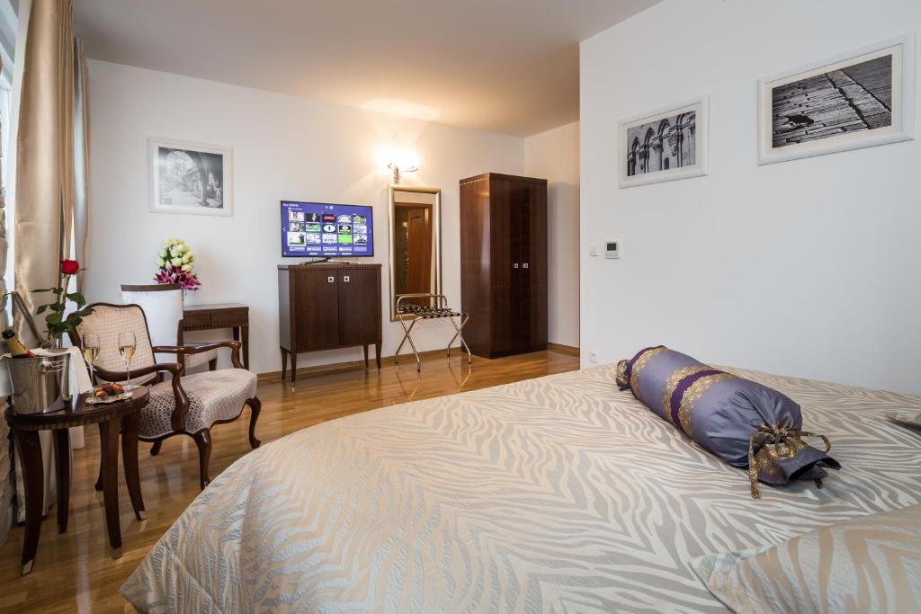 Priska Heritage Rooms - 15