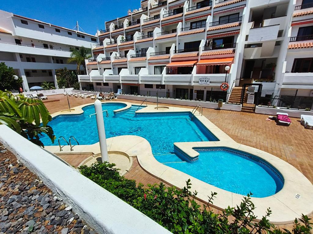 a large swimming pool in front of a building at Cozy Ocean Park in Adeje