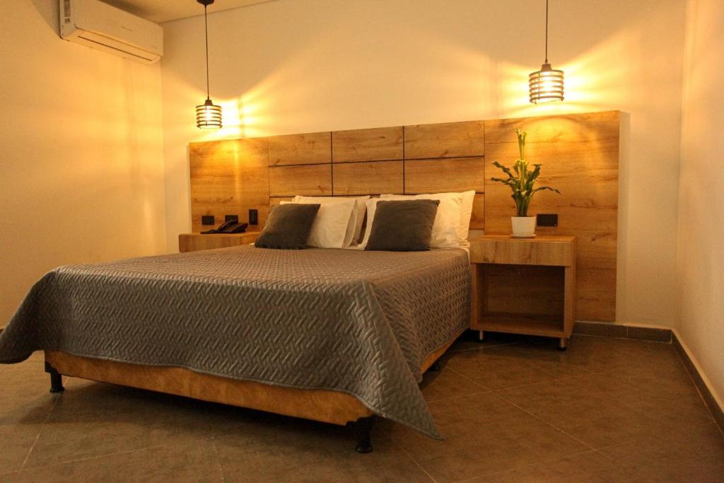 Postel nebo postele na pokoji v ubytování Hotel California Medellin