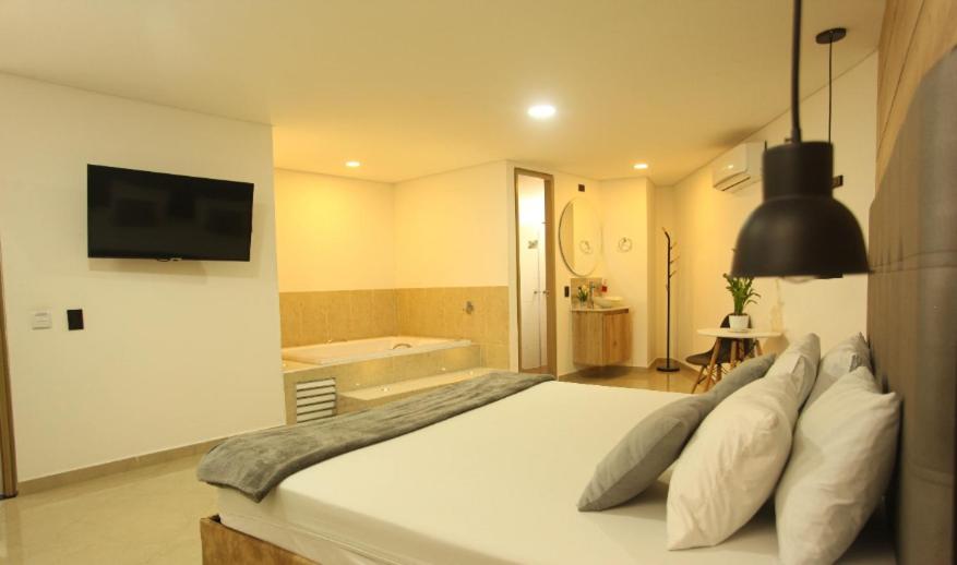 Postel nebo postele na pokoji v ubytování Hotel California Medellin