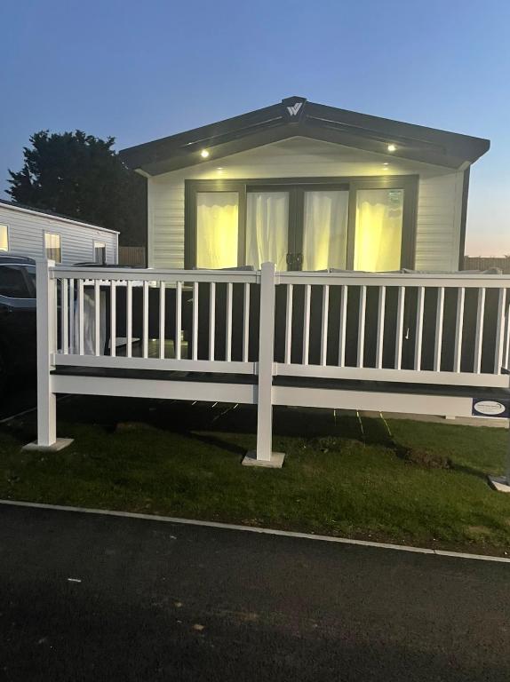 a white fence in front of a house at Willerby lamberhurst in Westgate-on-Sea