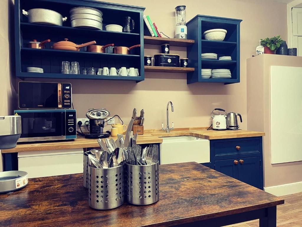 Kuchyň nebo kuchyňský kout v ubytování Moffat Independent Hostel