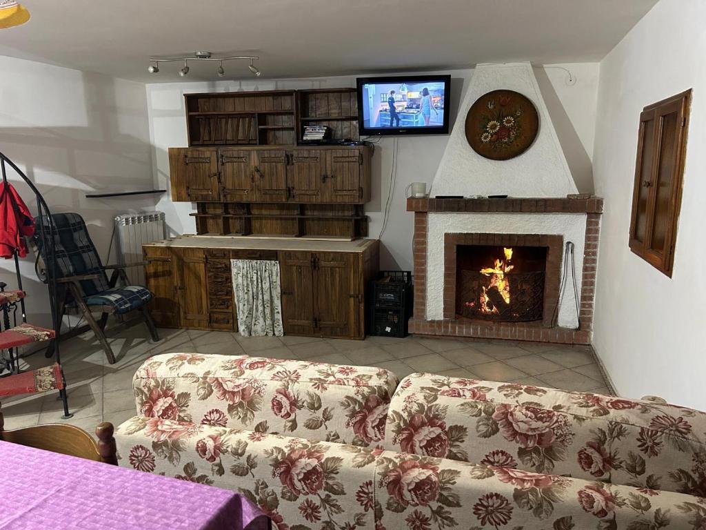 TV a/nebo společenská místnost v ubytování Antica Baita Madè Great for Cinque Terre