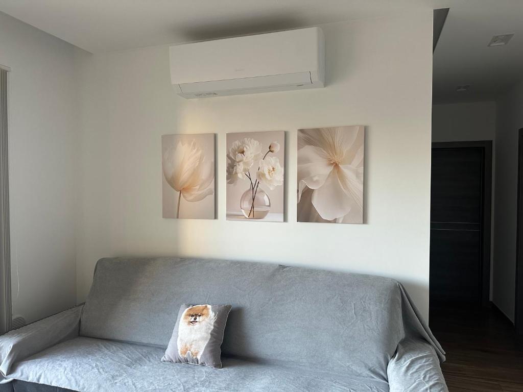 Posezení v ubytování Brand New 2 Bedroom Apartment in Ħal Safi