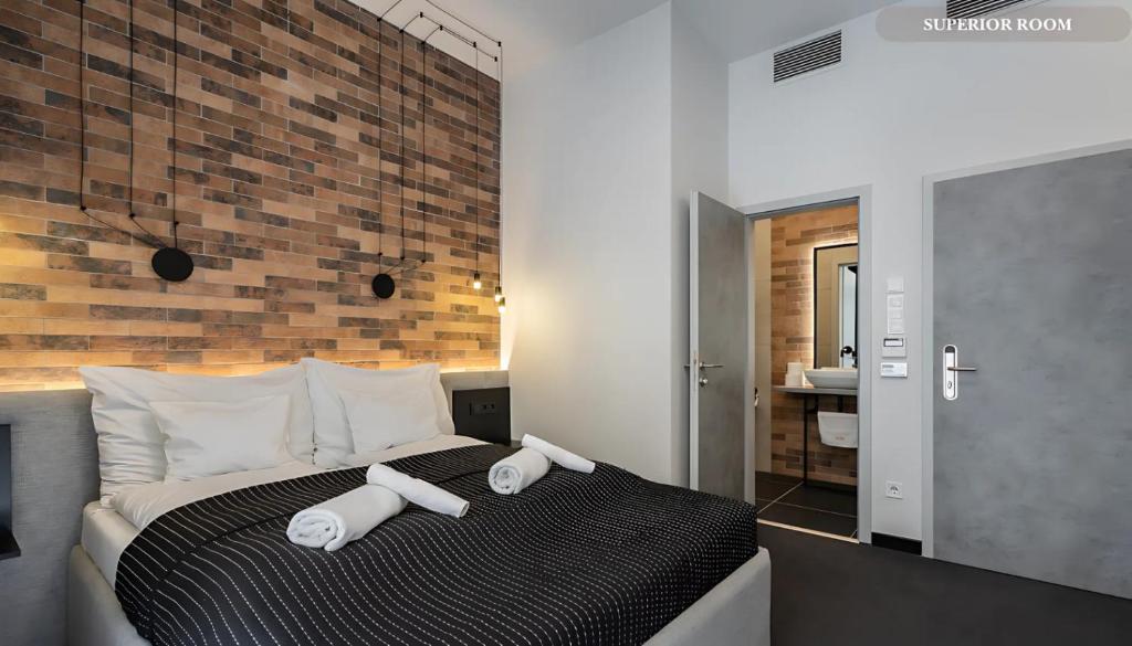 Postel nebo postele na pokoji v ubytování Váci Loft Suites