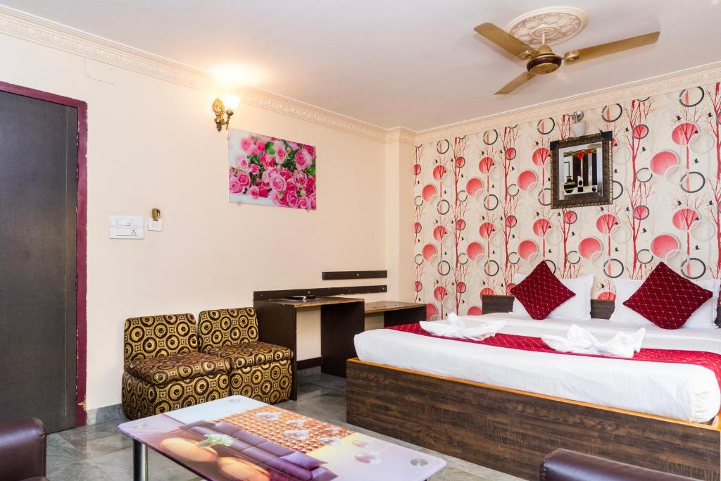 Postel nebo postele na pokoji v ubytování Apples Balaji Inn