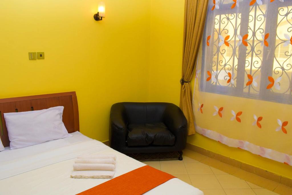 Postel nebo postele na pokoji v ubytování new raya hotel