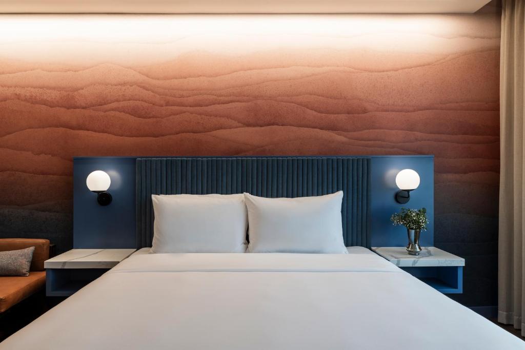 Hyatt Centric San José Escazú - King Room With Roll-In Shower - Disability Access