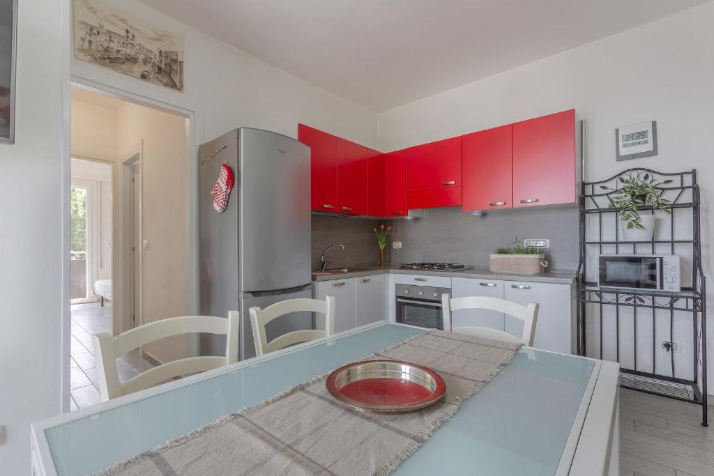 Kuchyň nebo kuchyňský kout v ubytování Lido degli Estensi Seaview Apartment