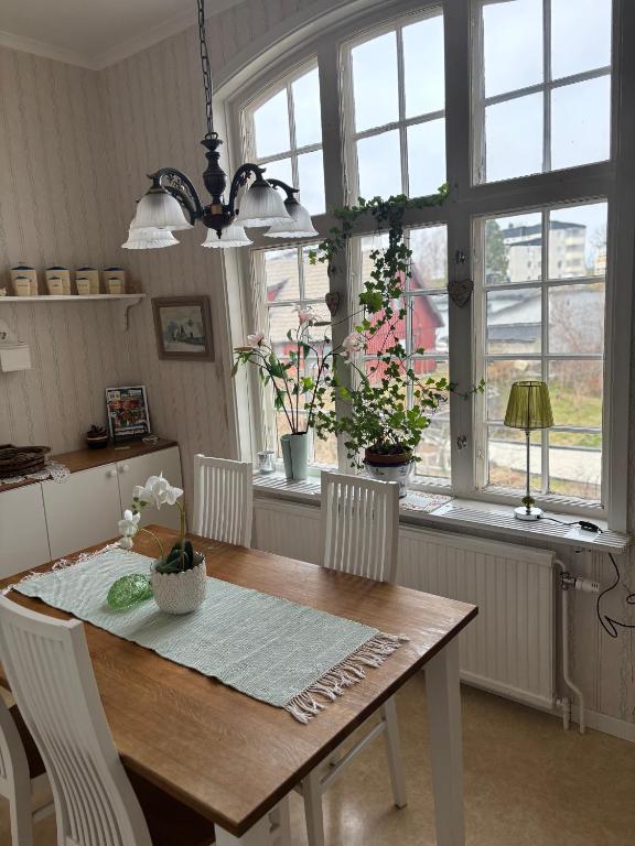 Fotografie z fotogalerie ubytování Lägenhet i sekelskifteshus v destinaci Härnösand