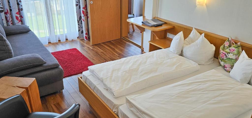 Postel nebo postele na pokoji v ubytování DEVA Hotel Renchtalblick