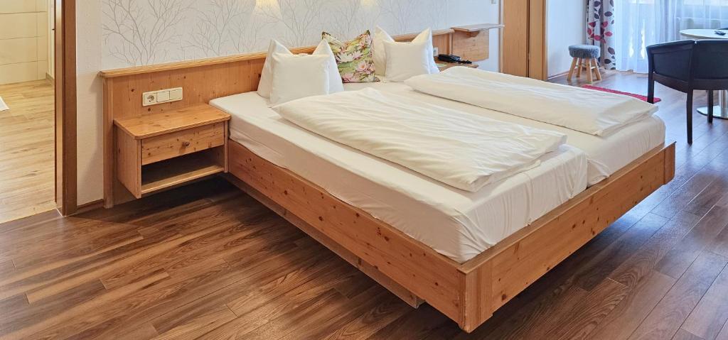 Postel nebo postele na pokoji v ubytování DEVA Hotel Renchtalblick