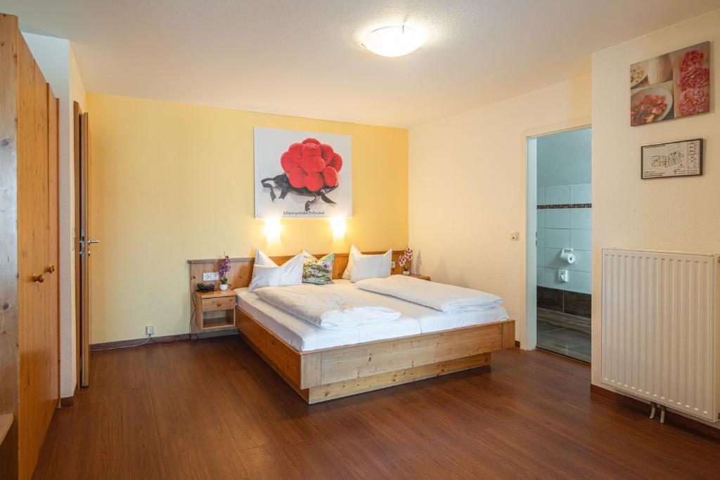 Postel nebo postele na pokoji v ubytování DEVA Hotel Renchtalblick