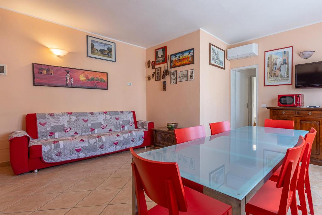 TV a/nebo společenská místnost v ubytování Lido Degli Estensi Flat con Balcone e Parcheggio!