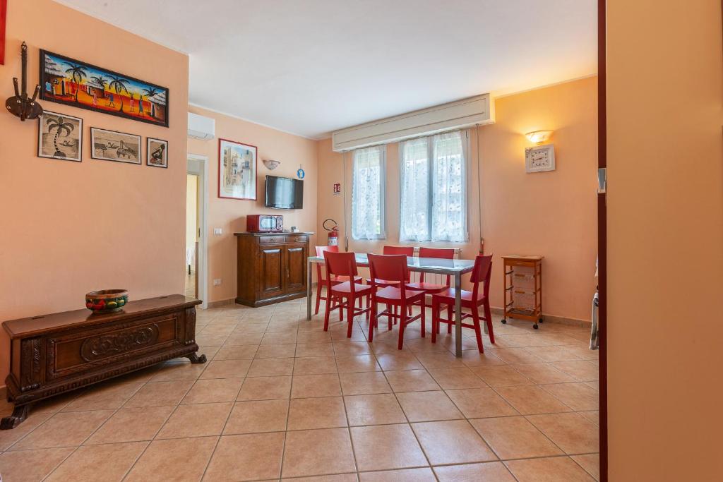 Kuchyň nebo kuchyňský kout v ubytování Lido Degli Estensi Flat con Balcone e Parcheggio!