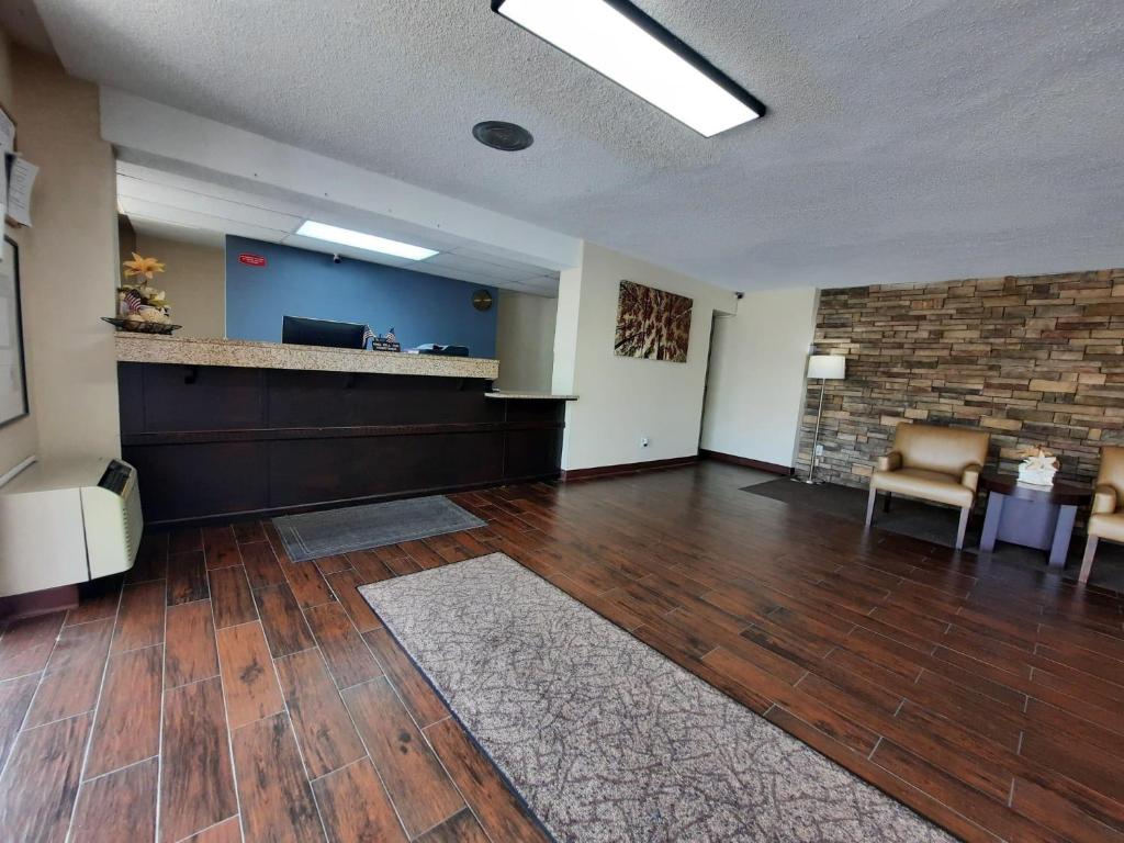 Kuchyň nebo kuchyňský kout v ubytování Americas Best Value Inn Moline