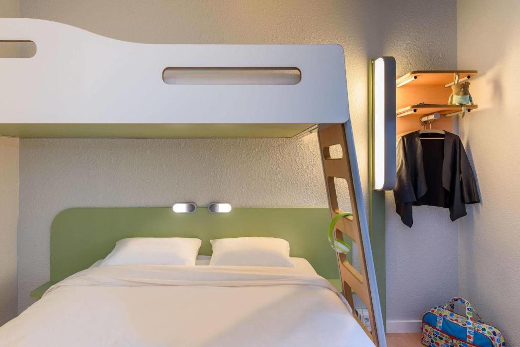 Postel nebo postele na pokoji v ubytování ibis Budget Beaune