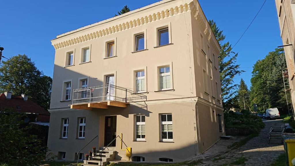 Το κτήριο όπου στεγάζεται  το διαμέρισμα