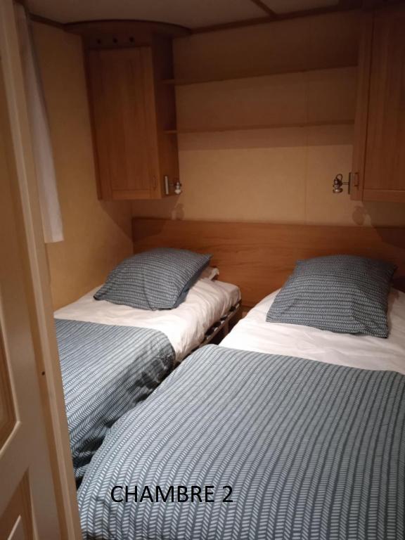 Postel nebo postele na pokoji v ubytování LA COMBE
