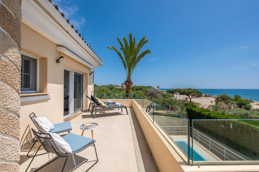 Beachfront Villa with Sea Views & Private Pool
