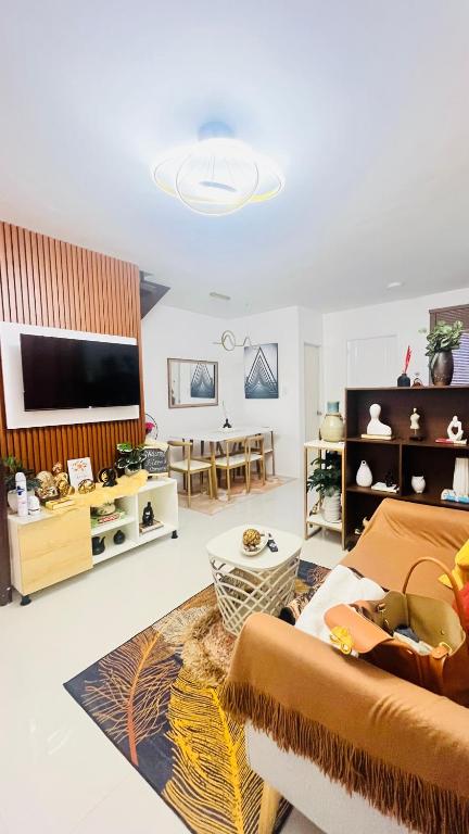 Televiisor ja/või meelelahutuskeskus majutusasutuses Home in Butuan City