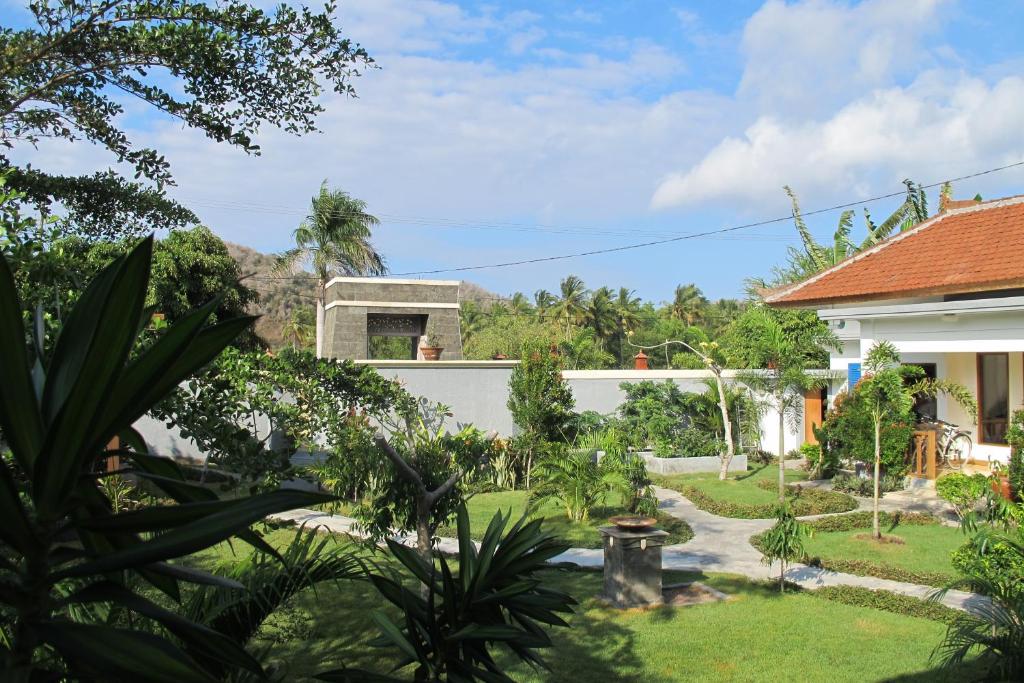 a garden in front of a house at Bukit Indah Boutique Accommodation in Selong Belanak