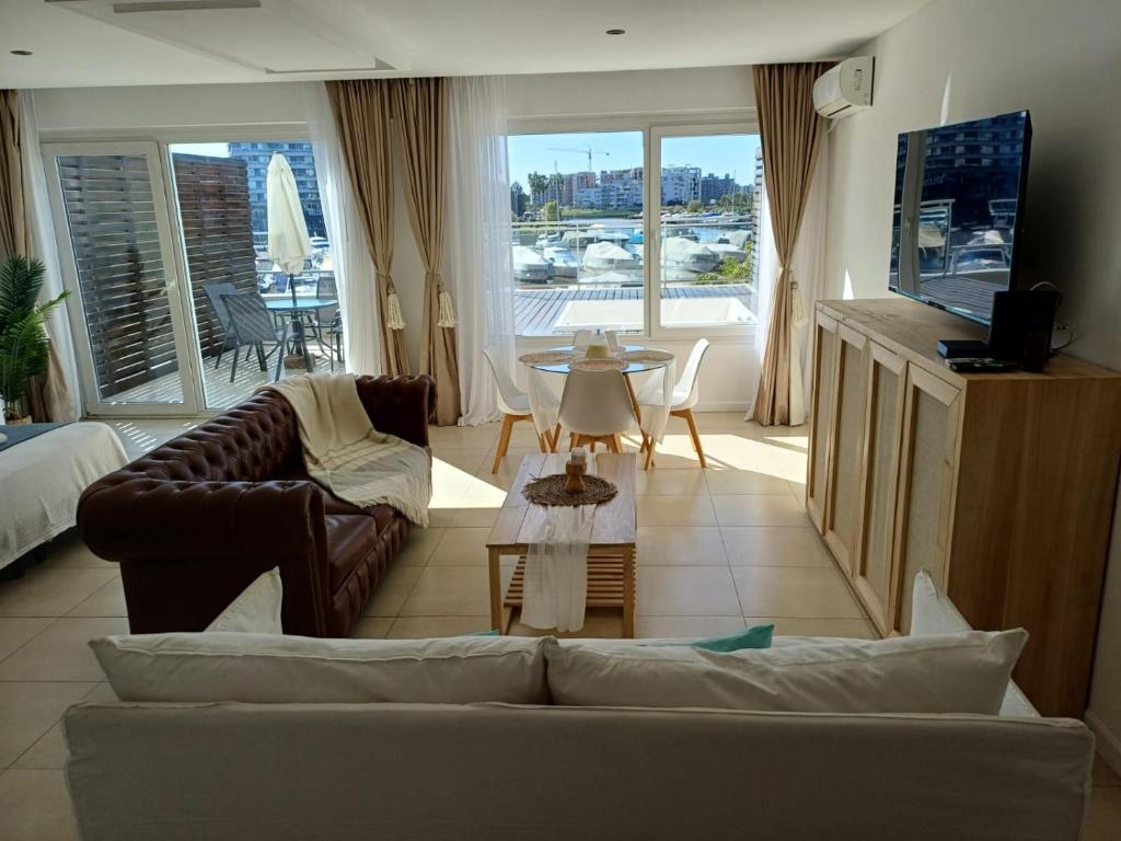 APART , DEPARTAMENTOS loft , bahia grande nordelta , BALCON JACUZZI Y vista a la bahia