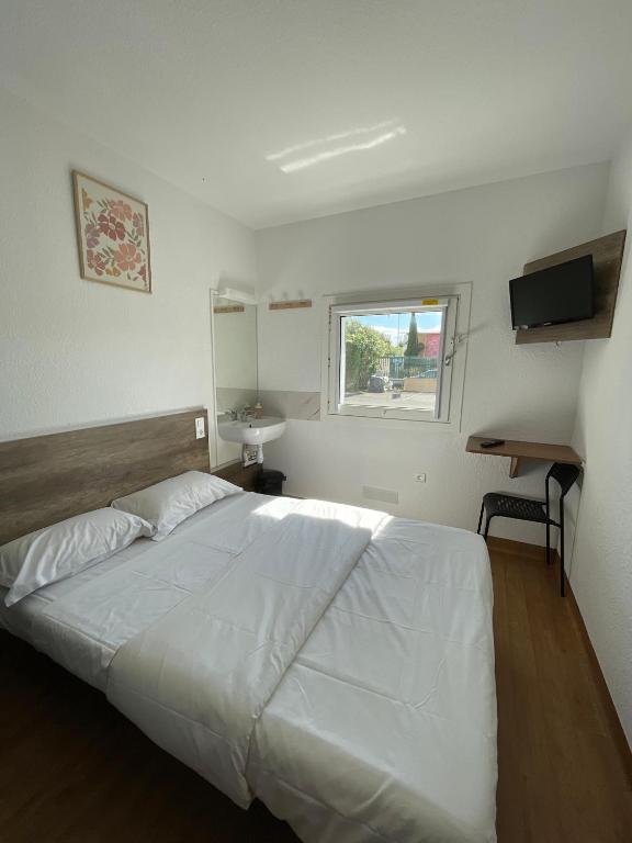 Postel nebo postele na pokoji v ubytování HOTEL THANIA