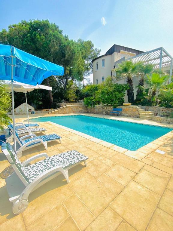 Bassenget på eller i nærheten av Atlantide - Somptueuse Villa Classée 4 étoiles - Saint-Clair - Vue Exceptionnelle - Piscine