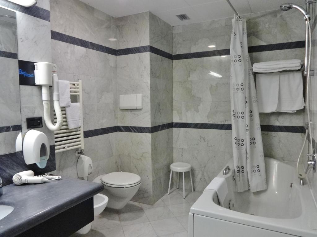 Łazienka w obiekcie iH Hotels Milano Blu Visconti