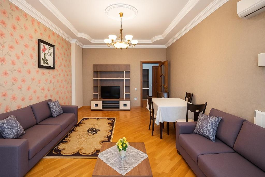 Posezení v ubytování 2-room luxurious apt - BAKU MALL