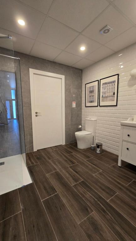 Arena Legacy Modern Suits - 13