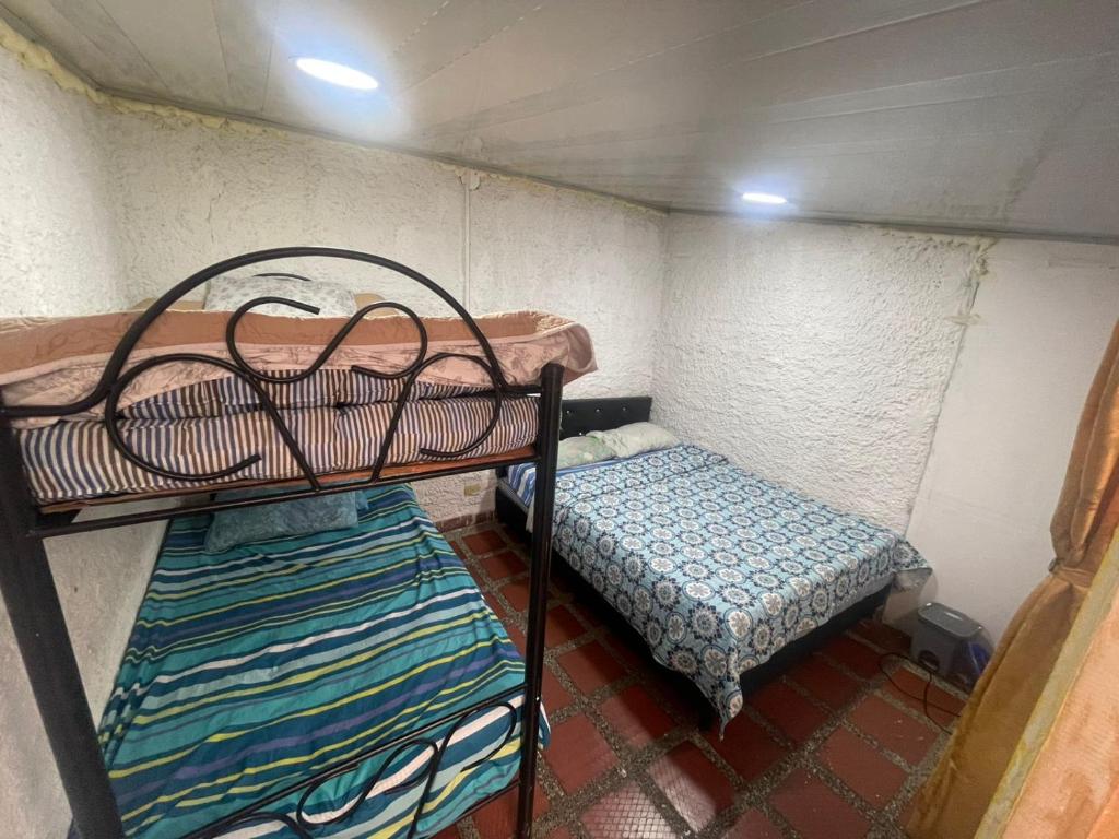 Postel nebo postele na pokoji v ubytování Hostel Urban City Medellin