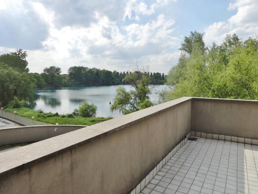 Widok na rzekę nieopodal tego hotelu