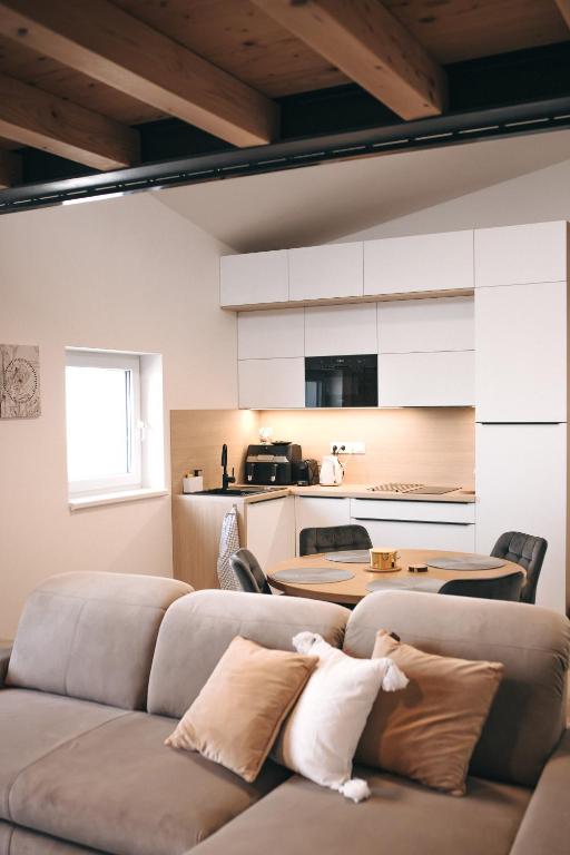 Kuchyň nebo kuchyňský kout v ubytování Apartmány DVĚ BOBULE 1 kk