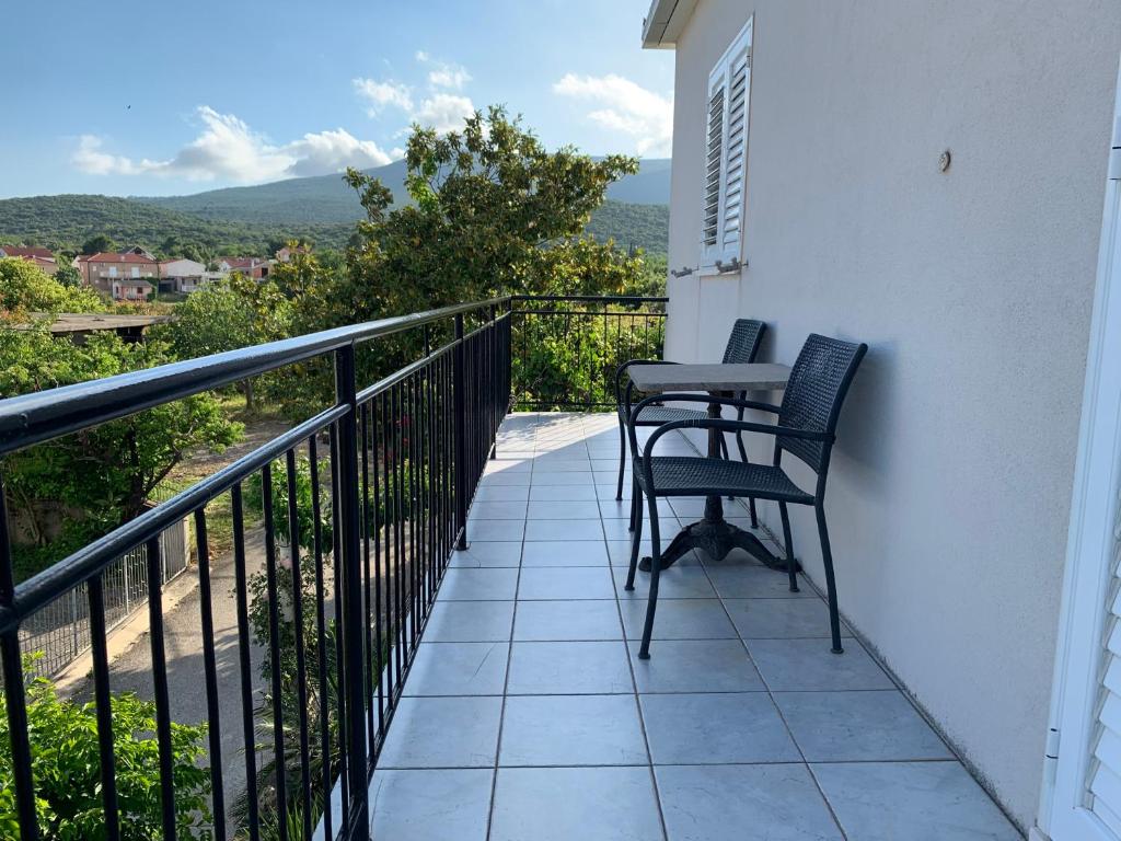 a balcony with a table and chairs on it at Green Apartment in Sreser