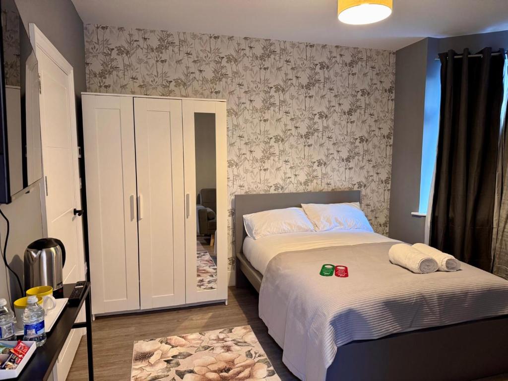 Postel nebo postele na pokoji v ubytování 40th Avenue Guest House