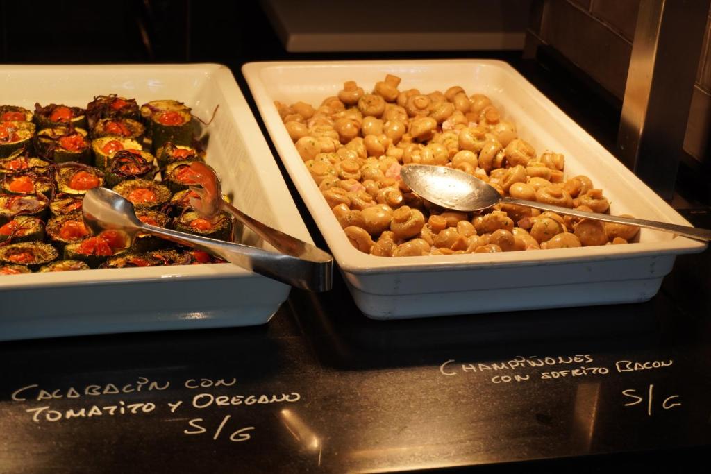 ホテルの敷地内または近くでの食事または食べ物