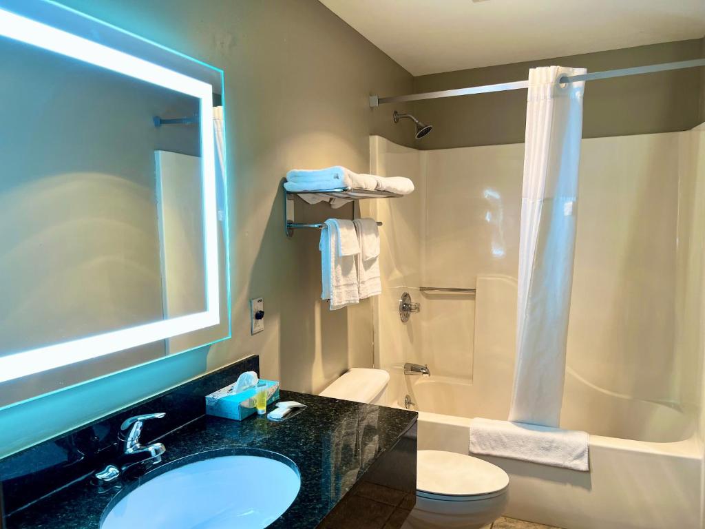 Super 8 by Wyndham St. Clair MO - Upgrade-Suite Mit Kingsize-Bett – Nichtraucher