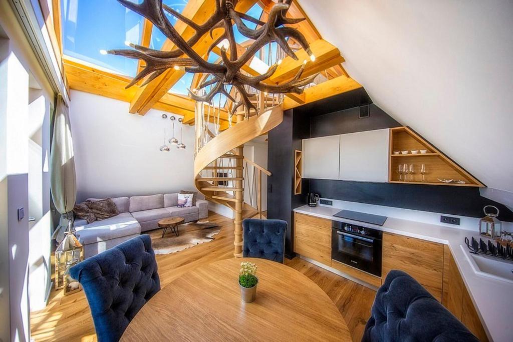 Kuchyňa alebo kuchynka v ubytovaní Apart-Center Pod Gwiazdami SPA