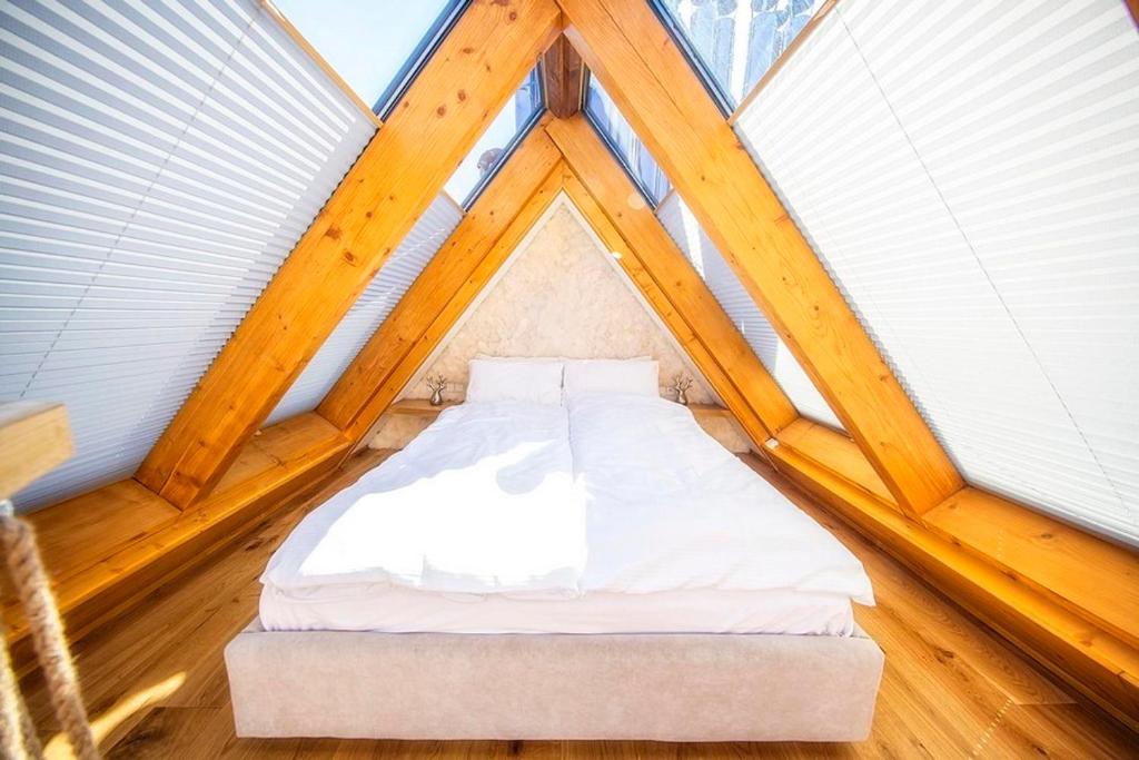 Posteľ alebo postele v izbe v ubytovaní Apart-Center Pod Gwiazdami SPA
