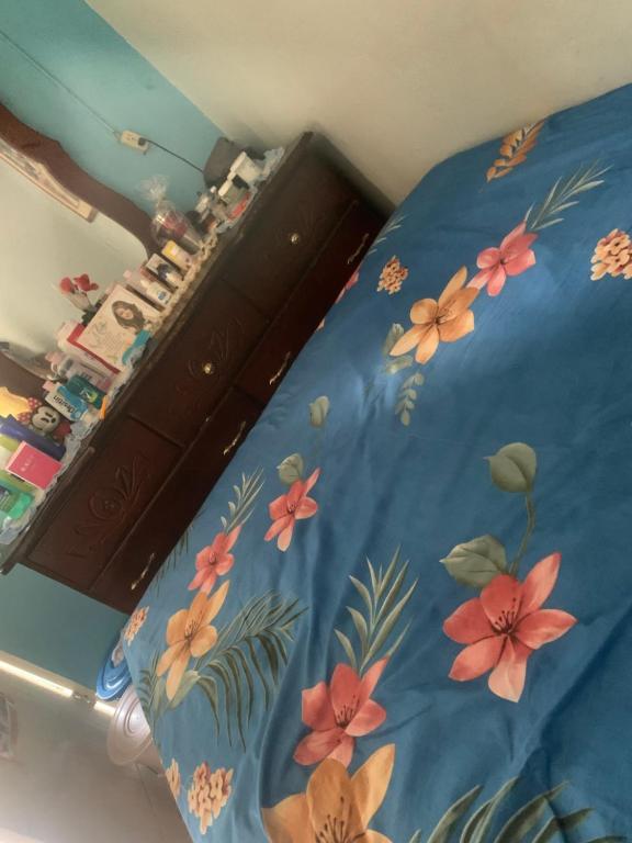 Un pat sau paturi într-o cameră la classy and chill vibes