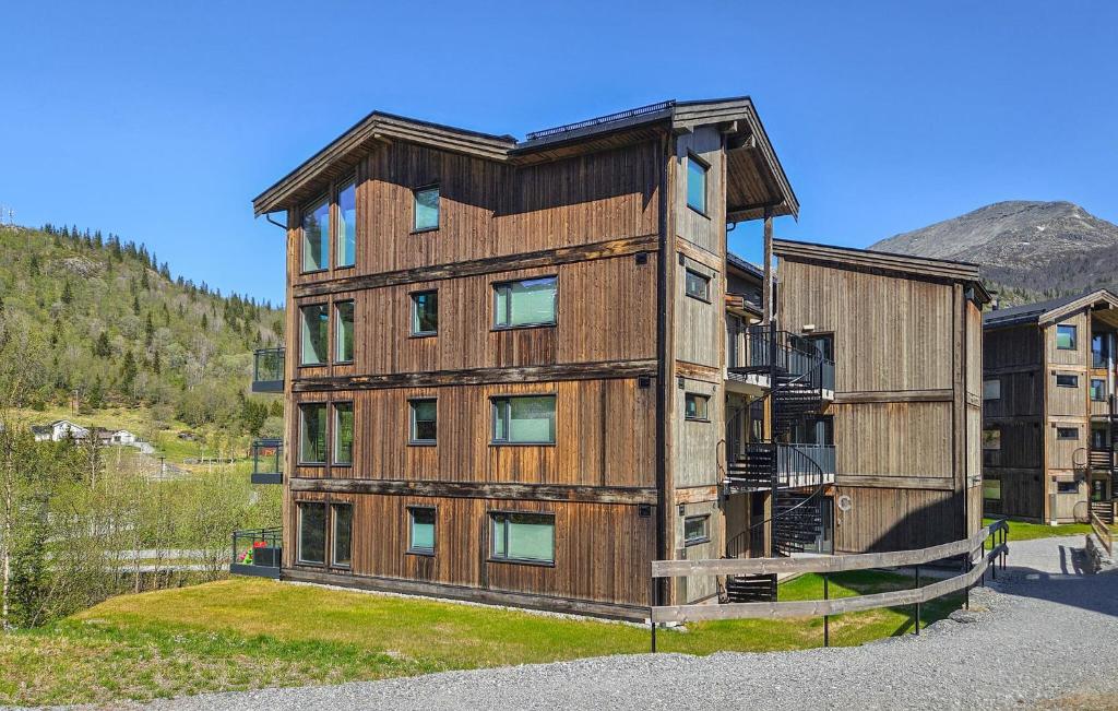 a large wooden building with a roof at Stunning Apartment In Hemsedal in Hemsedal