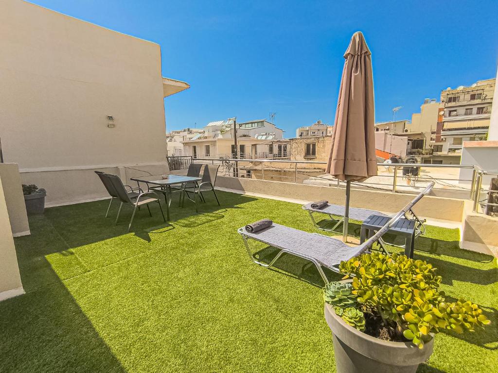 Fully renovated apartment in the city centre with roof garden! 3 minutes from the bus station and 6 minutes from the old town