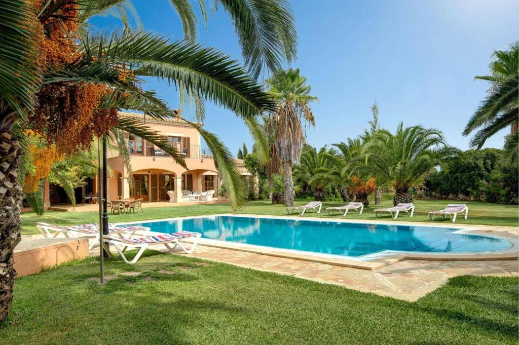 Bazén v ubytování Villa Marino by Villa Plus nebo v jeho okolí